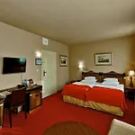 Palac Alexandrow Wroclaw Airport Hotel