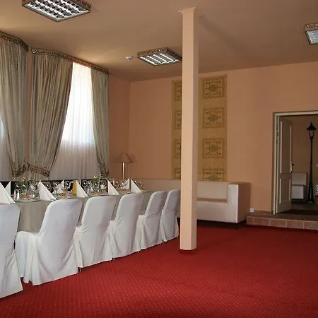 Palac Alexandrow Wroclaw Airport 4* סאמוטבור