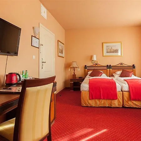 Palac Alexandrow Wroclaw Airport