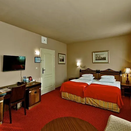 Palac Alexandrow Wroclaw Airport Hotel