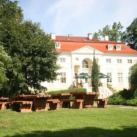 Palac Alexandrow Wroclaw Airport Samotwór