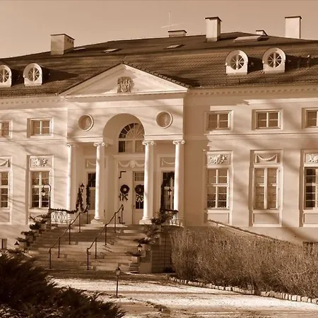 Palac Alexandrow Wroclaw Airport Hotel Samotwór