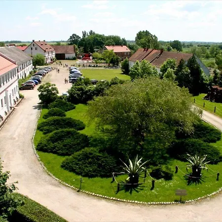 Palac Alexandrow Wroclaw Airport 4*