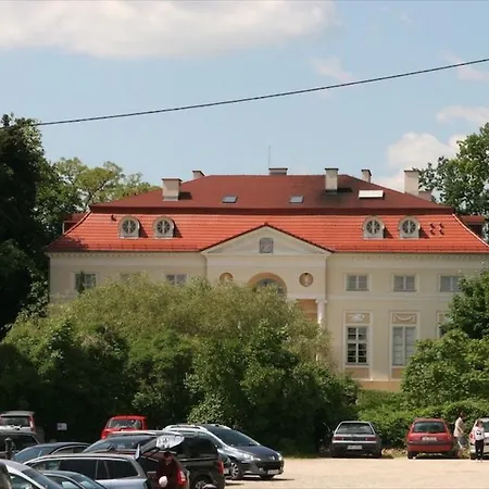 Palac Alexandrow Wroclaw Airport מלון 4*
