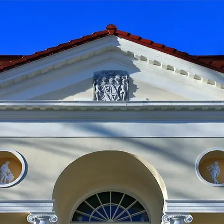 Palac Alexandrow Wroclaw Airport 4*