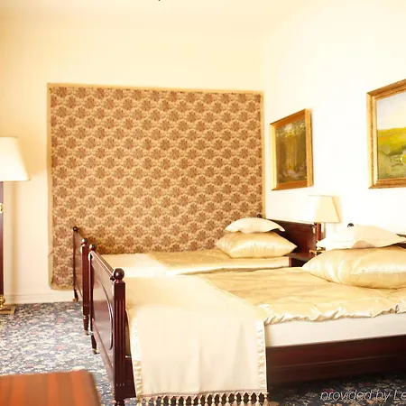 Palac Alexandrow Wroclaw Airport Samotwór