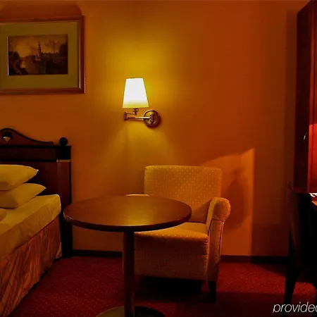 Palac Alexandrow Wroclaw Airport Hotel Samotwór