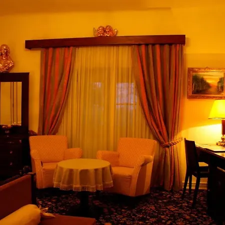 Palac Alexandrow Wroclaw Airport מלון 4*