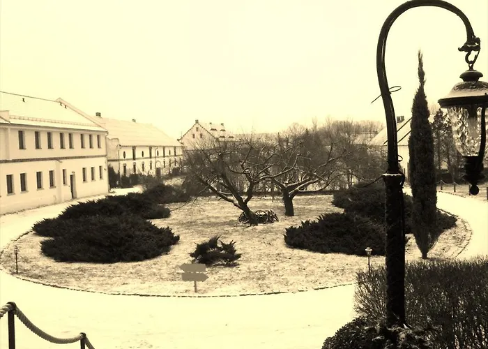 Palac Alexandrow Wroclaw Airport Hotel Samotwor