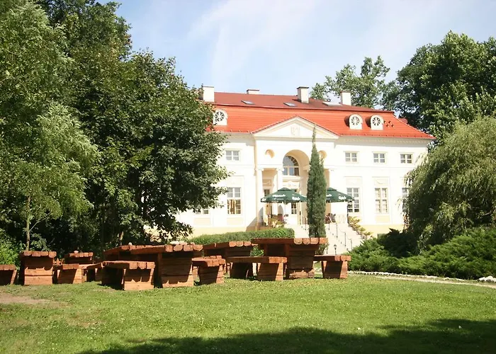 Palac Alexandrow Wroclaw Airport Samotwor