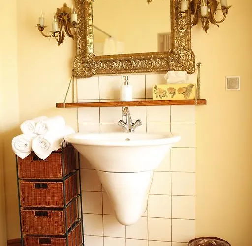 Palac Alexandrow Wroclaw Airport Hotel 4*