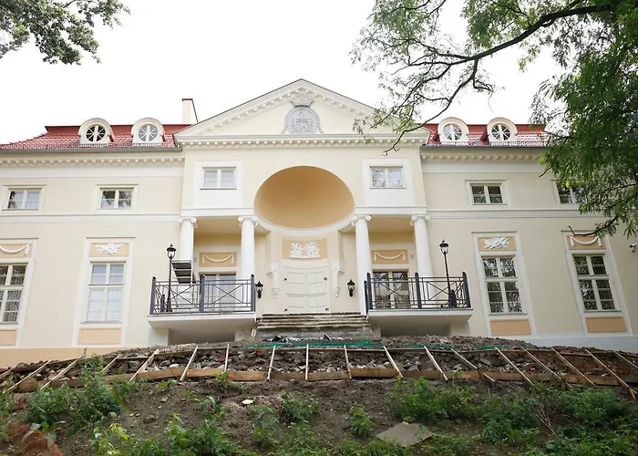 Palac Alexandrow Wroclaw Airport Samotwor