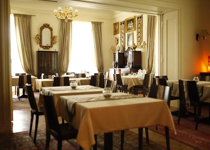 Palac Alexandrow Wroclaw Airport Hotel 4*