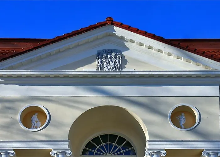 Palac Alexandrow Wroclaw Airport 4*