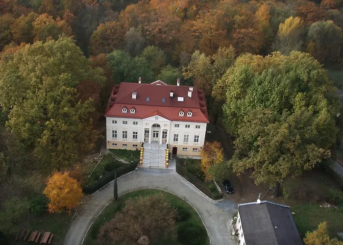 Palac Alexandrow Wroclaw Airport Hotel Samotwor