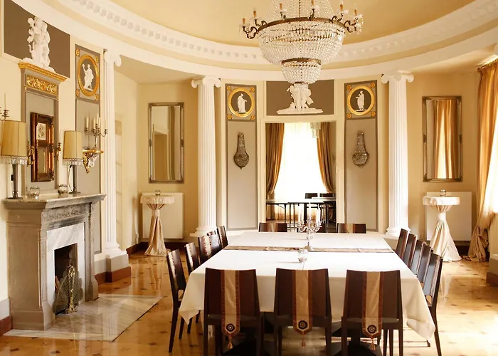 Palac Alexandrow Wroclaw Airport Hotel