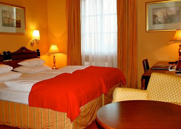 Palac Alexandrow Wroclaw Airport Samotwor