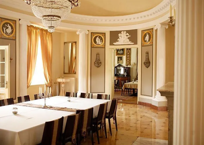 Palac Alexandrow Wroclaw Airport 4*