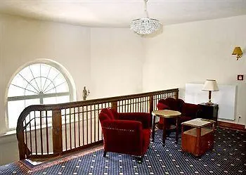 Palac Alexandrow Wroclaw Airport Hotel 4*