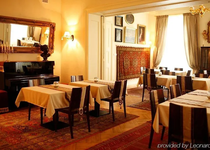 Palac Alexandrow Wroclaw Airport Hotel 4*