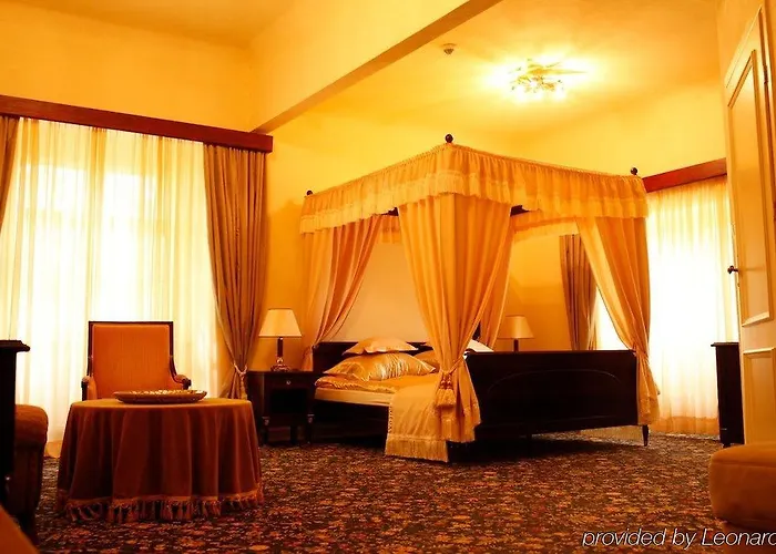 Palac Alexandrow Wroclaw Airport Hotel 4*