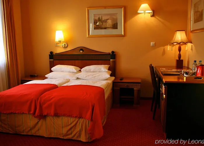 Palac Alexandrow Wroclaw Airport Hotel Samotwor